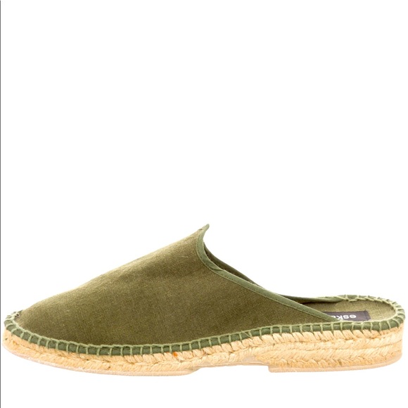 eskandar Shoes - Hunter green Eskandar canvas pointed toe mules.